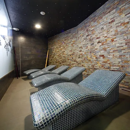 Ξενοδοχείο με διαμερίσματα & Jacetania