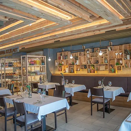 & Jacetania Apart Otel Jaca