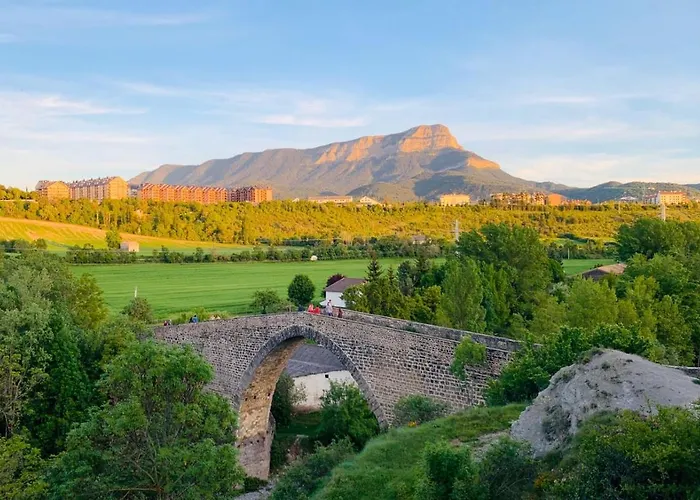 Ξενοδοχείο με διαμερίσματα & Jacetania Χάκα