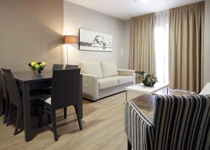 Ξενοδοχείο με διαμερίσματα & Jacetania