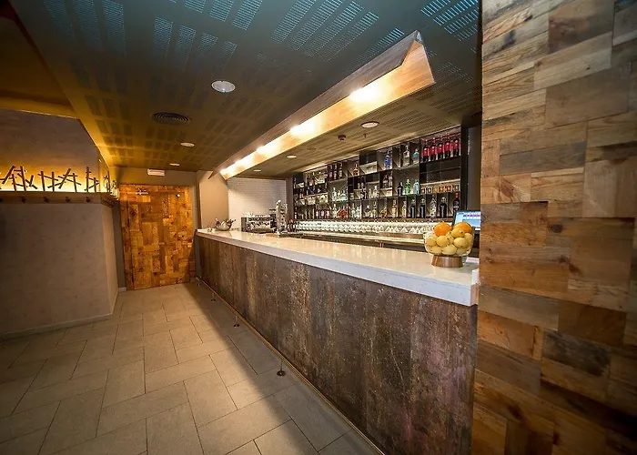 & Jacetania Χάκα