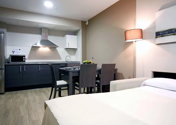 Ξενοδοχείο με διαμερίσματα & Jacetania 3*